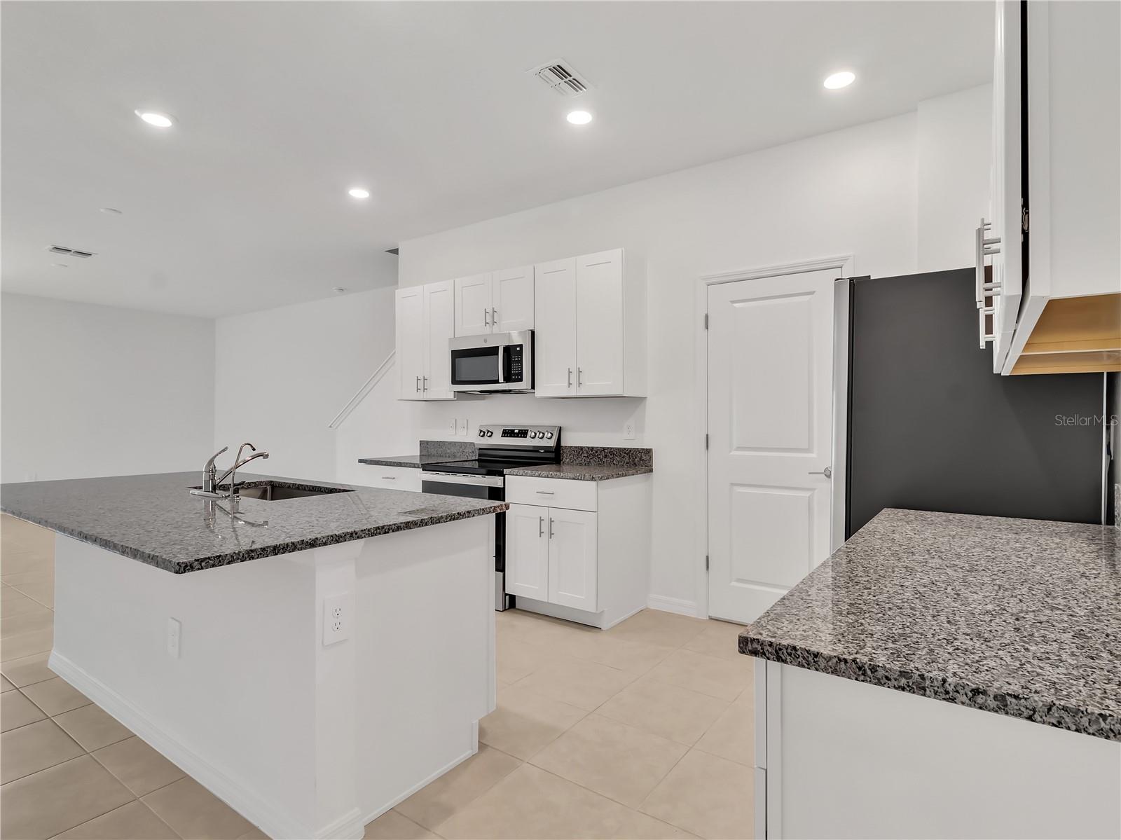 Listing photo id 6 for 9309 Bonita Mar Drive