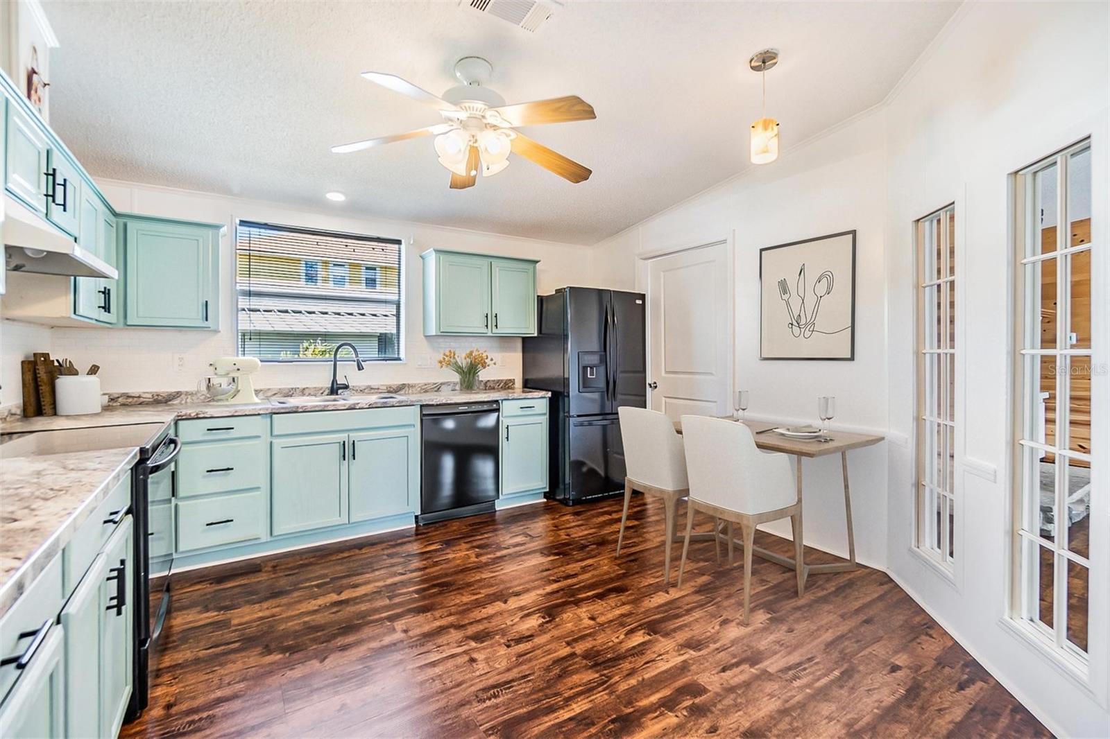 Listing photo id 8 for 6036 110th Avenue N