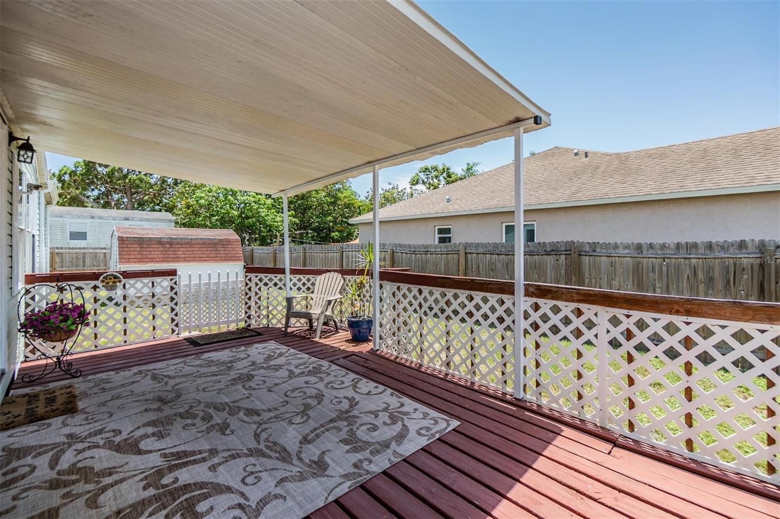 Listing photo id 0 for 6036 110th Avenue N