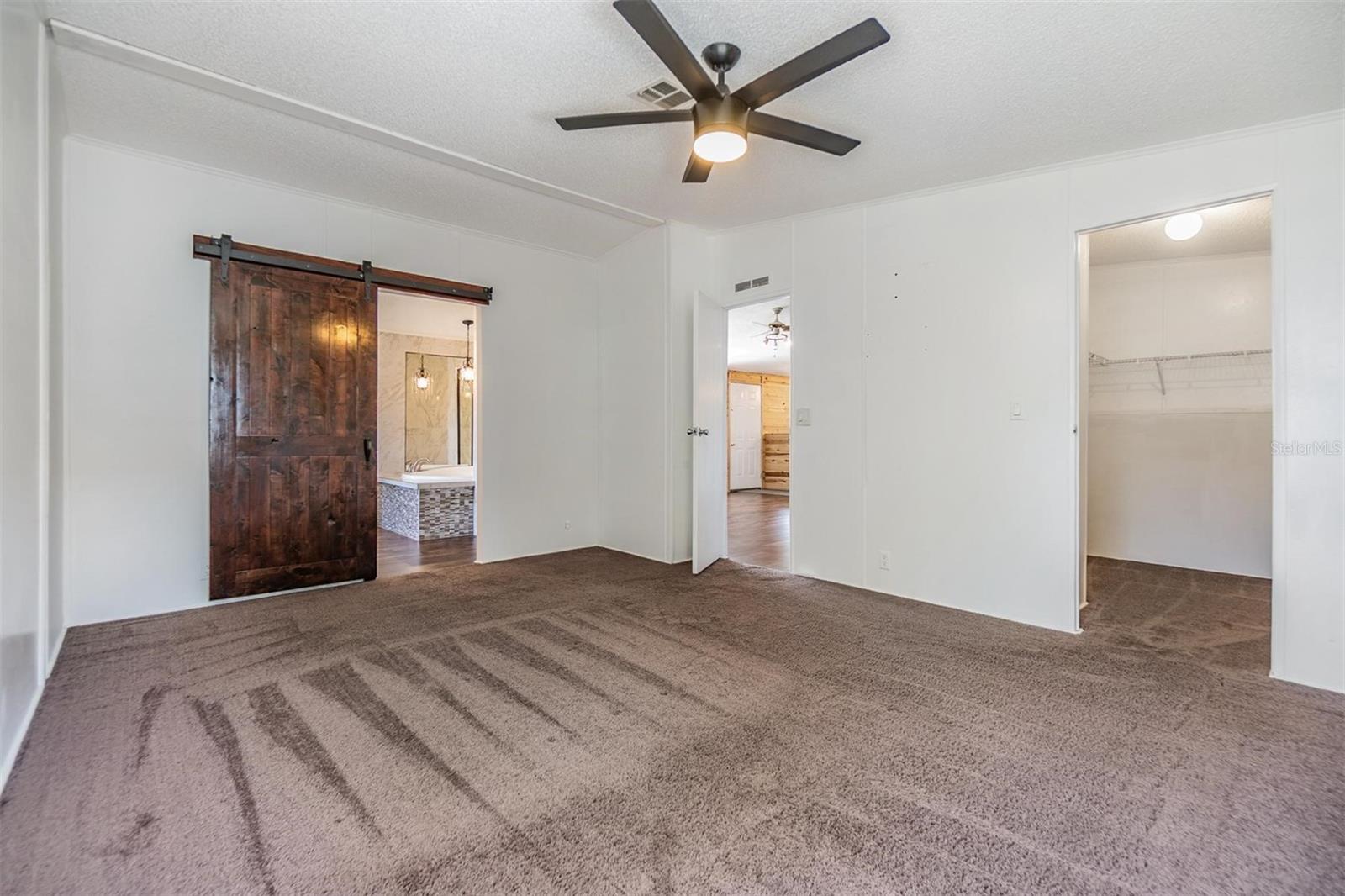 Listing photo id 18 for 6036 110th Avenue N