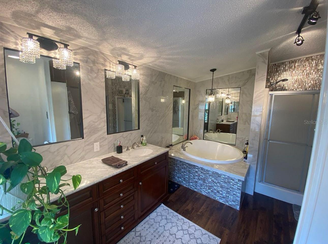 Listing photo id 19 for 6036 110th Avenue N