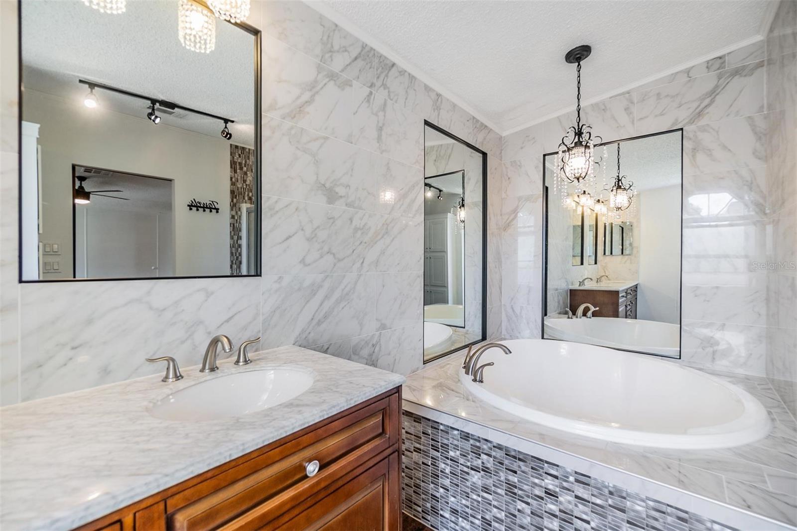 Listing photo id 22 for 6036 110th Avenue N