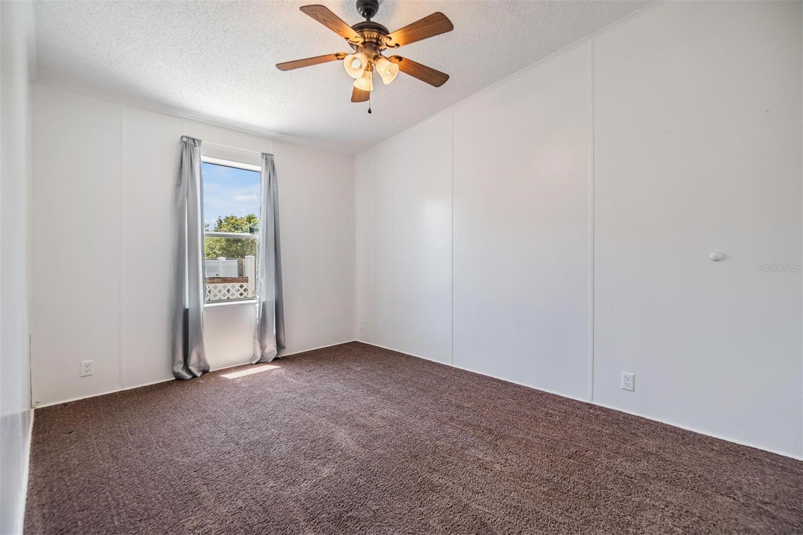 Listing photo id 28 for 6036 110th Avenue N