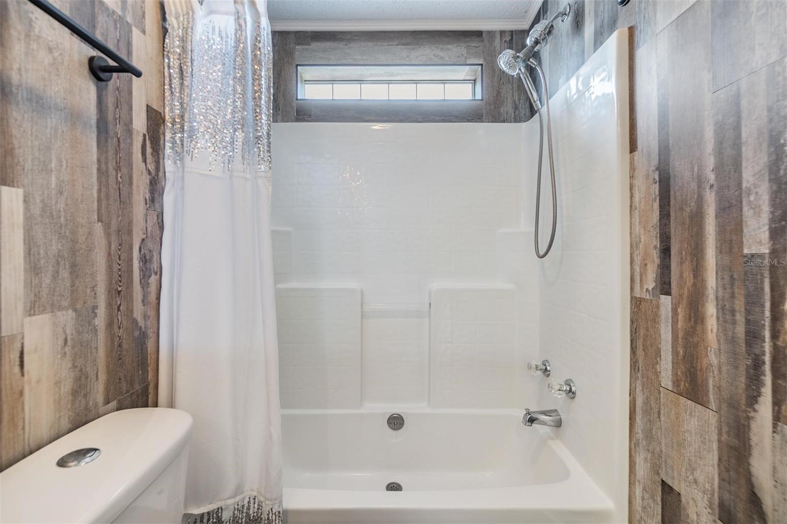 Listing photo id 30 for 6036 110th Avenue N