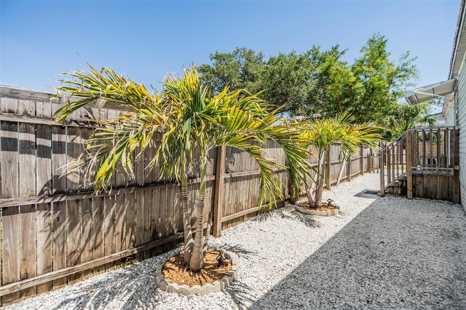 Listing photo id 36 for 6036 110th Avenue N