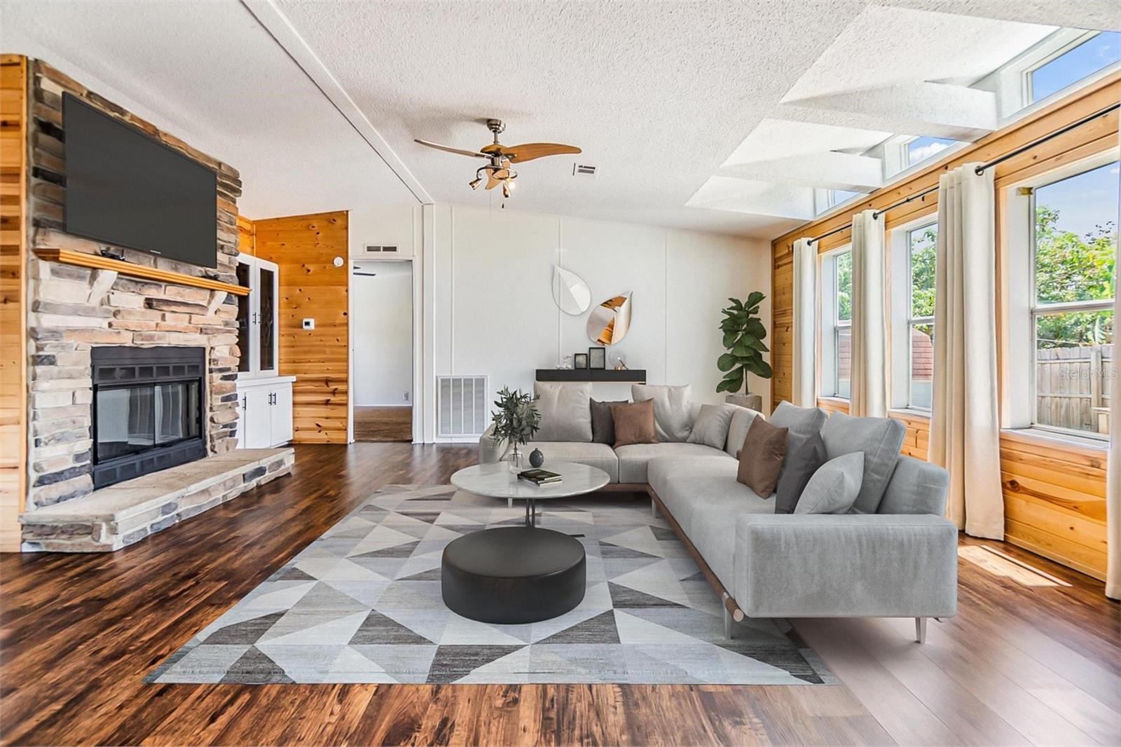 Listing photo id 2 for 6036 110th Avenue N