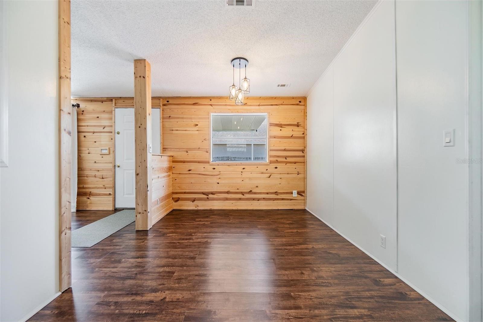 Listing photo id 7 for 6036 110th Avenue N
