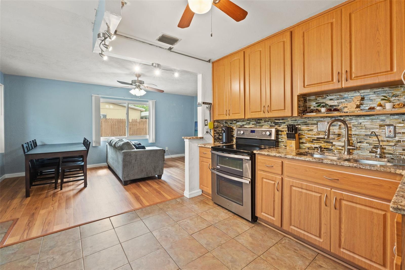 Image 7 of 26 For 6982 78th Avenue N