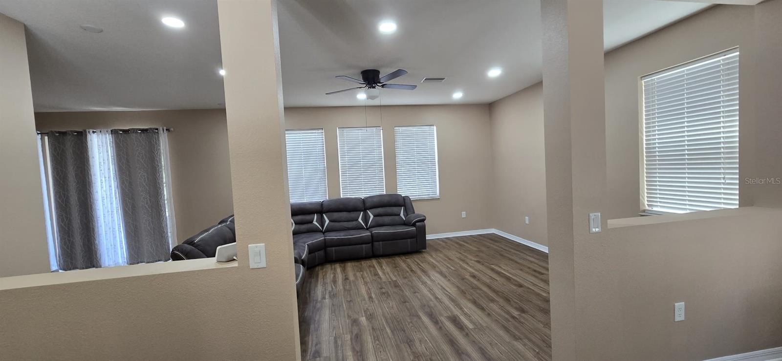 Image 11 of 25 For 9635 Oak Glade Avenue