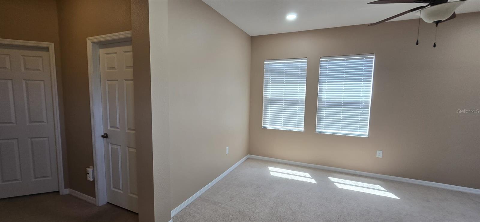 Image 4 of 25 For 9635 Oak Glade Avenue