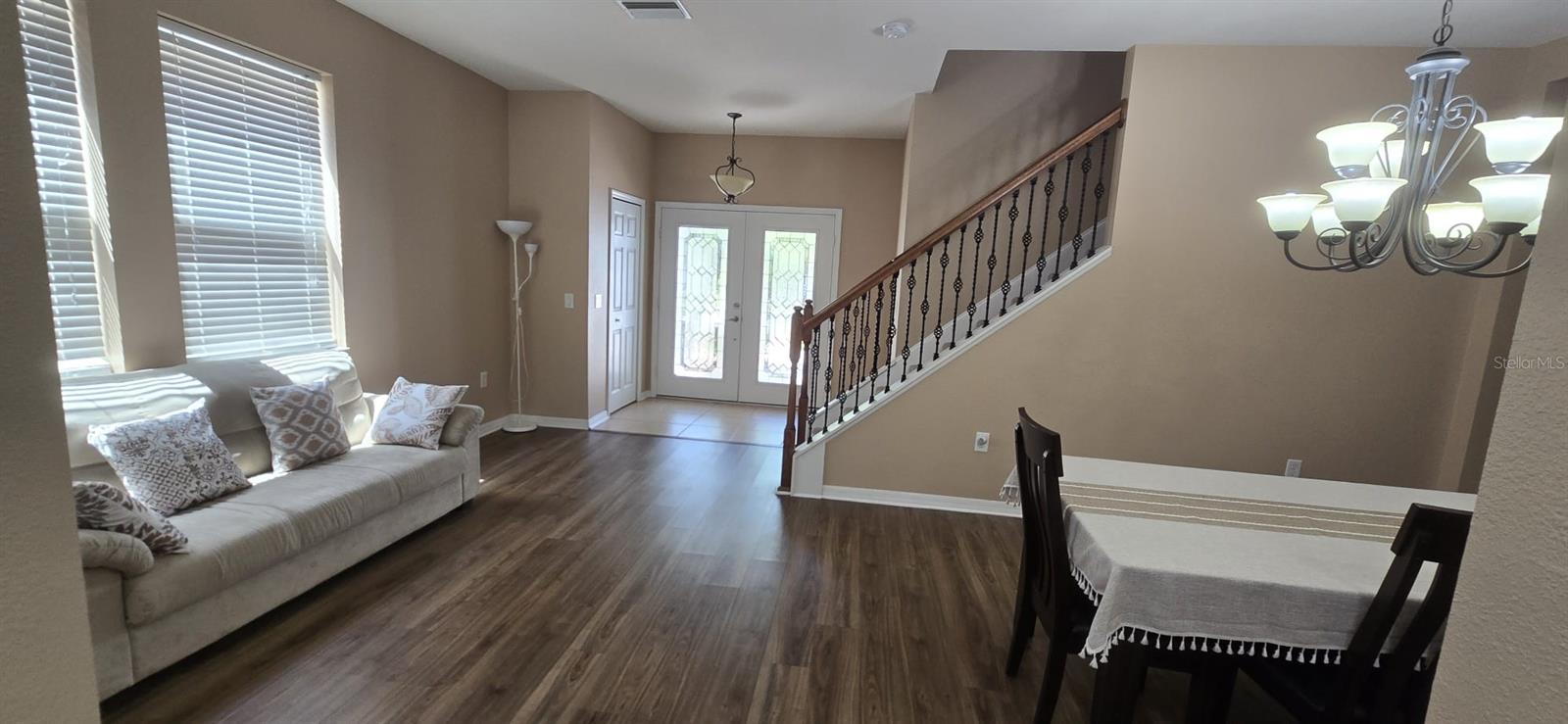 Image 6 of 25 For 9635 Oak Glade Avenue