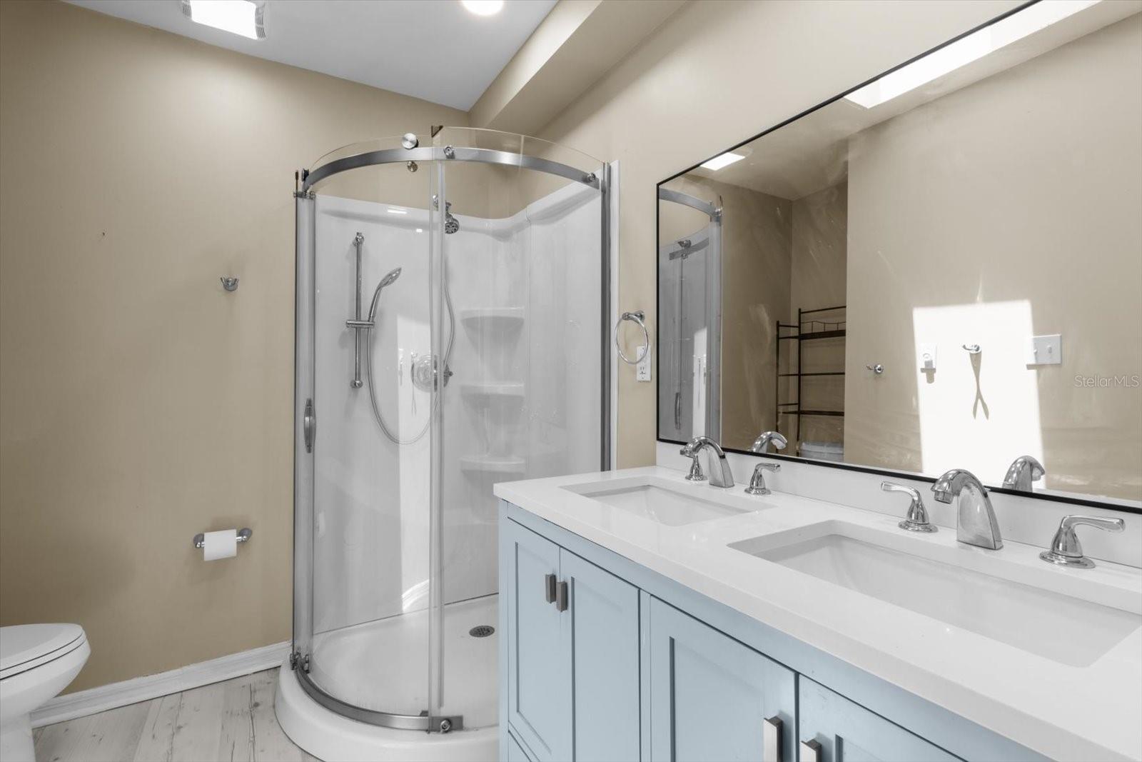 Listing photo id 12 for 30 Rivertrail Drive