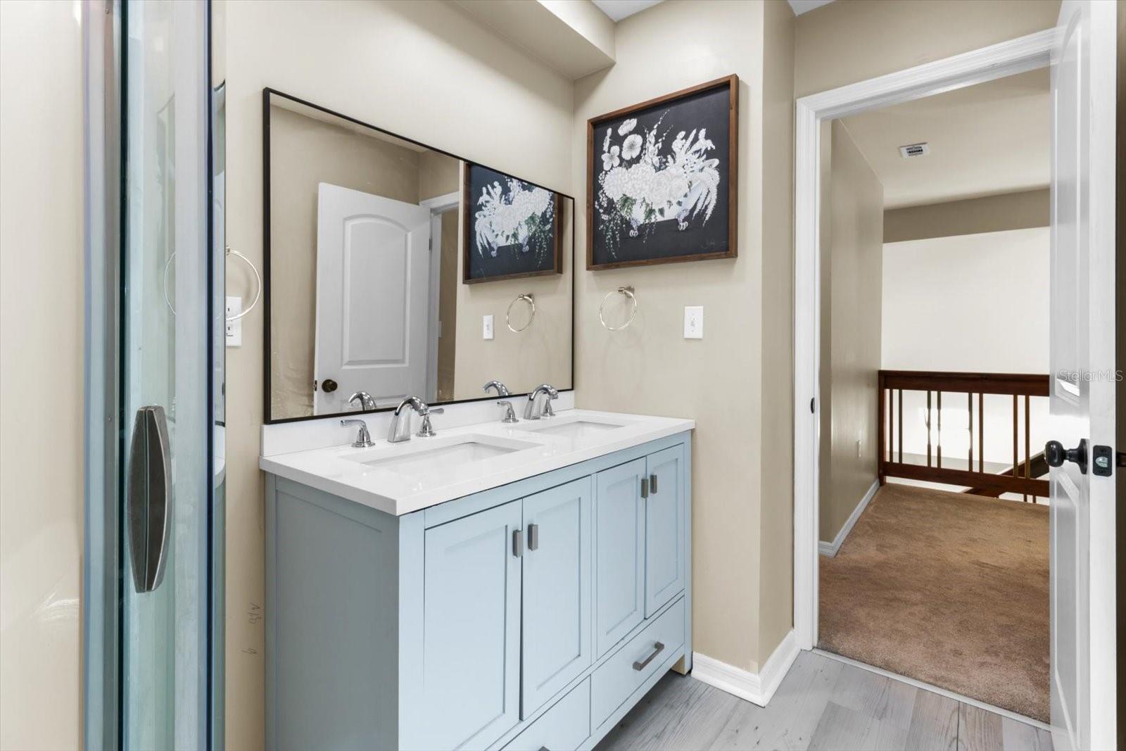 Listing photo id 13 for 30 Rivertrail Drive