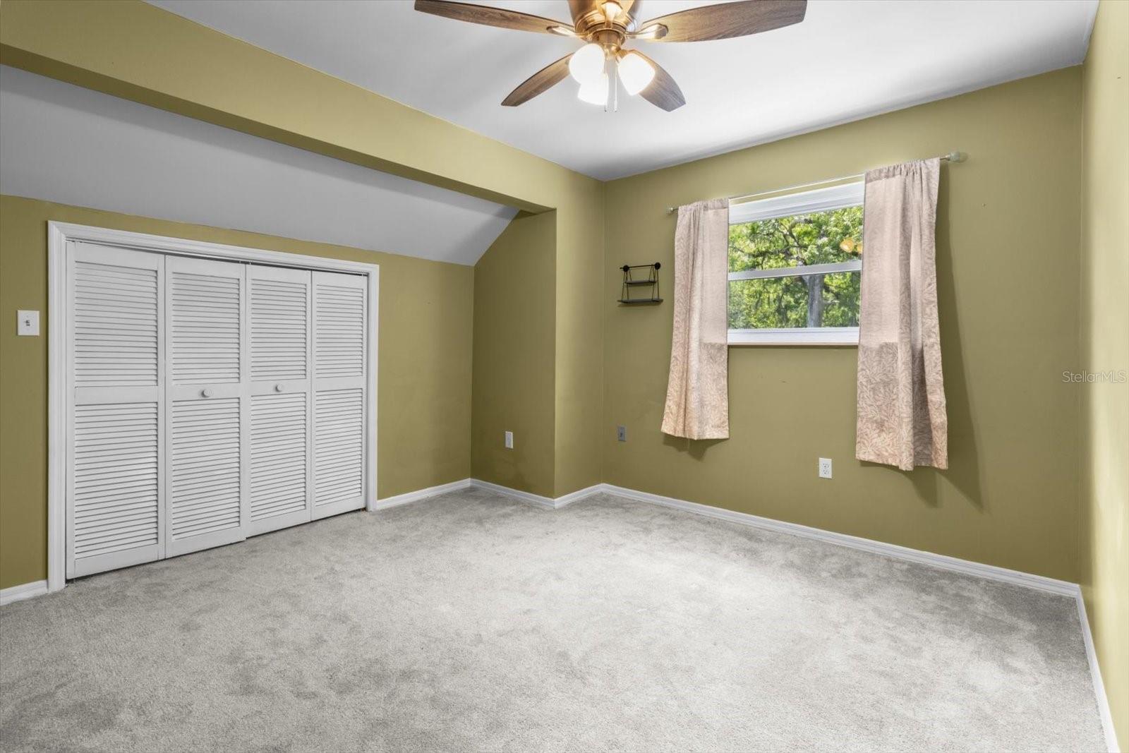 Listing photo id 15 for 30 Rivertrail Drive