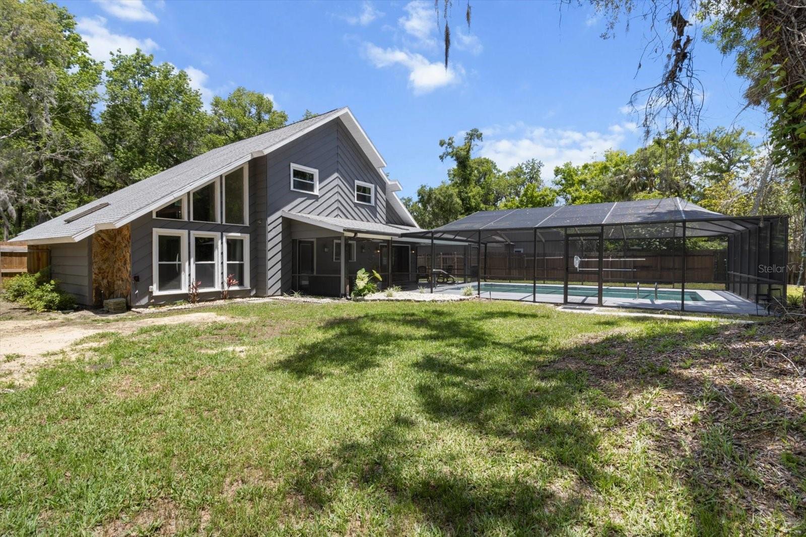 Listing photo id 21 for 30 Rivertrail Drive