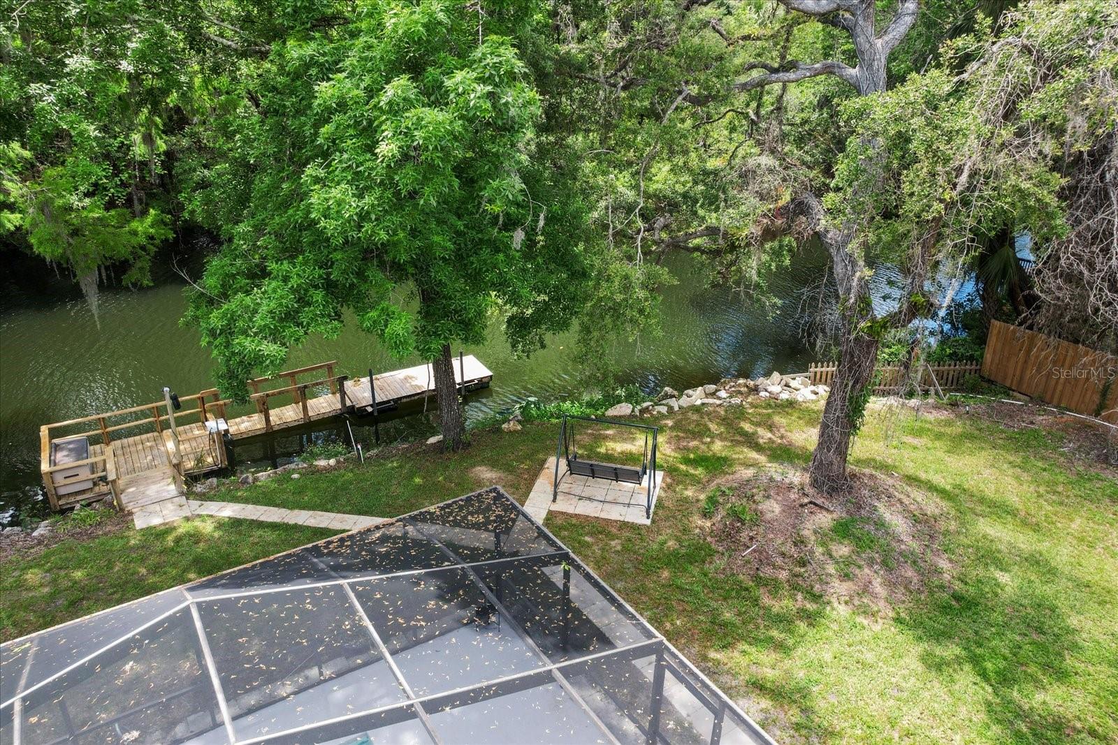 Listing photo id 24 for 30 Rivertrail Drive