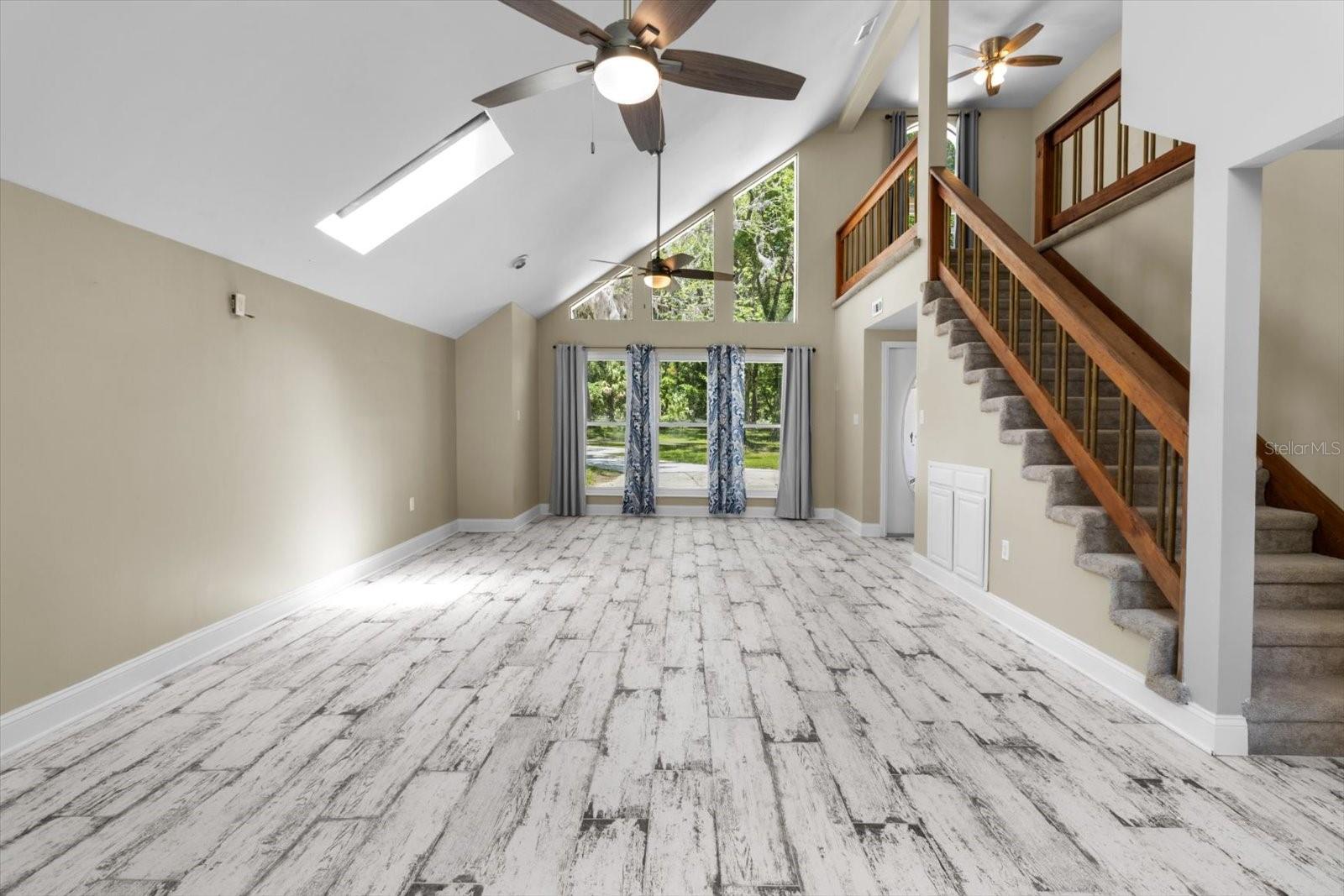 Listing photo id 2 for 30 Rivertrail Drive