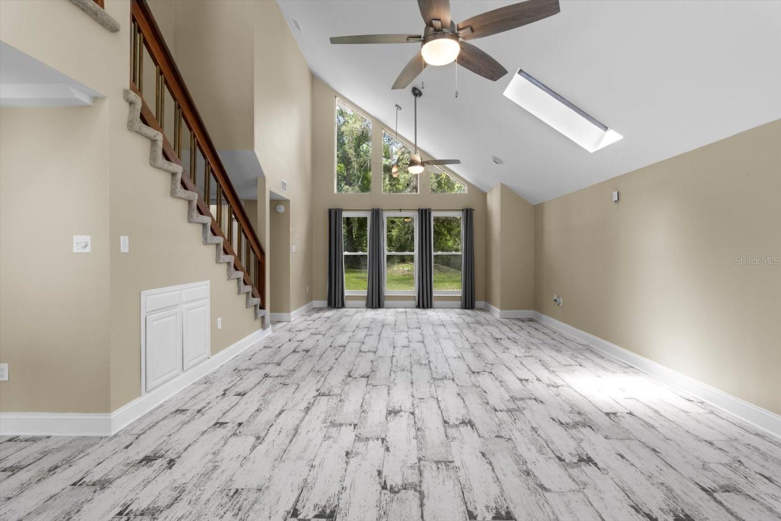 Listing photo id 3 for 30 Rivertrail Drive