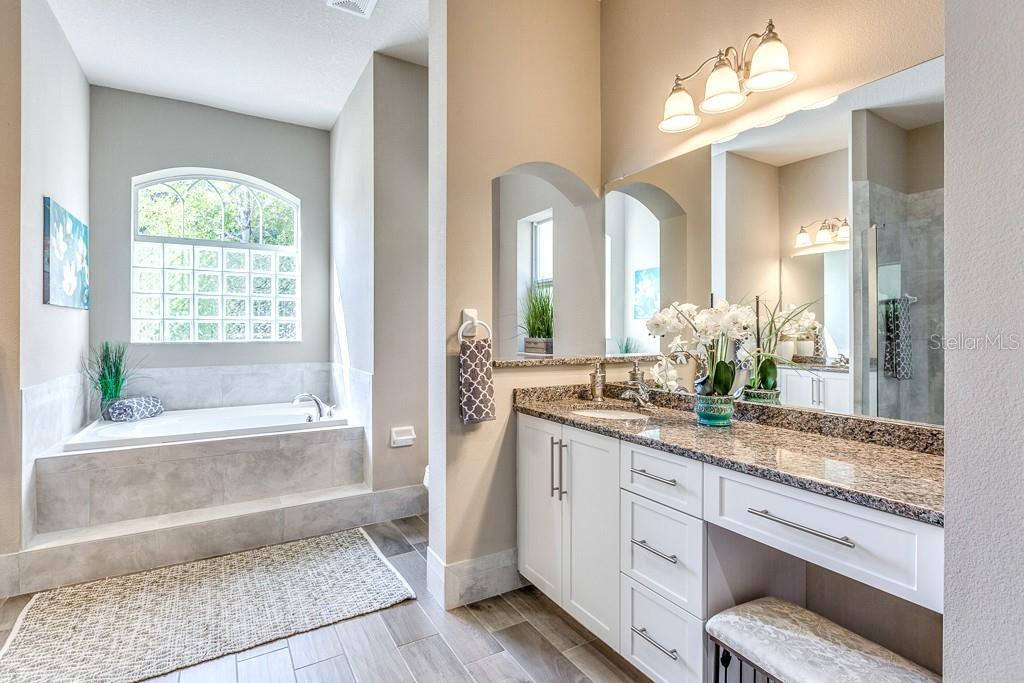 Listing photo id 8 for 38 Vinca Street