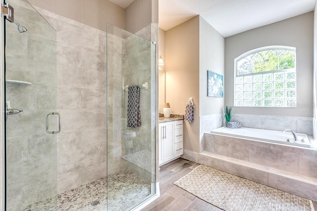 Listing photo id 10 for 38 Vinca Street