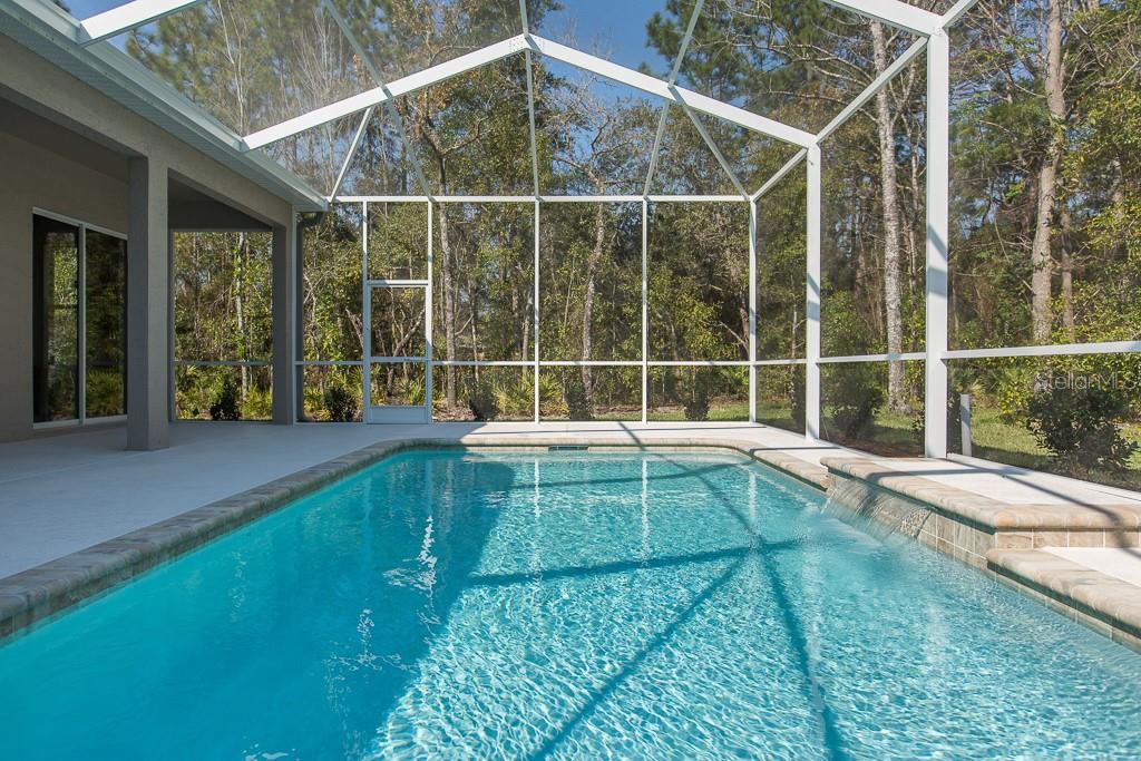 Listing photo id 14 for 38 Vinca Street