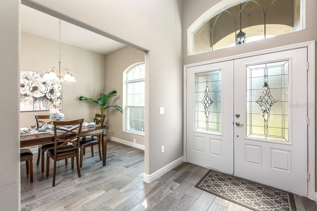 Listing photo id 1 for 38 Vinca Street