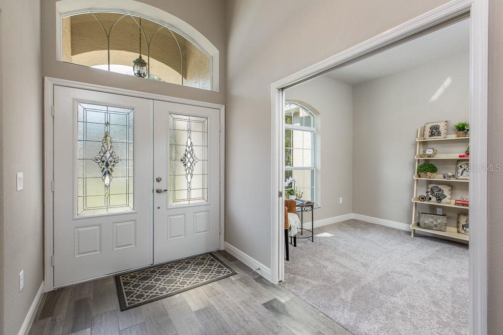 Listing photo id 2 for 38 Vinca Street