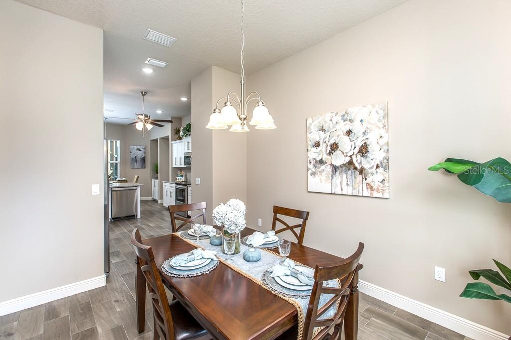 Listing photo id 3 for 38 Vinca Street