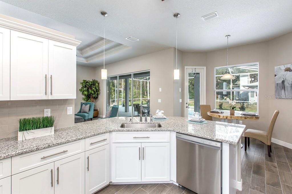 Listing photo id 5 for 38 Vinca Street