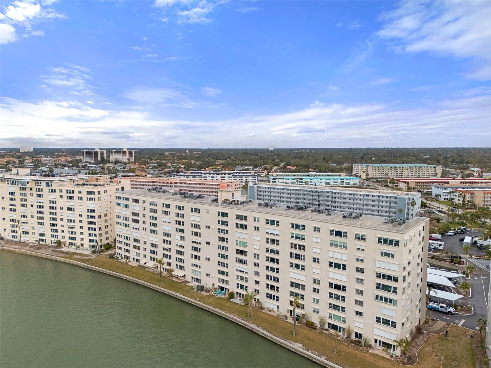 Listing photo id 11 for 5980 Shore Boulevard S 312