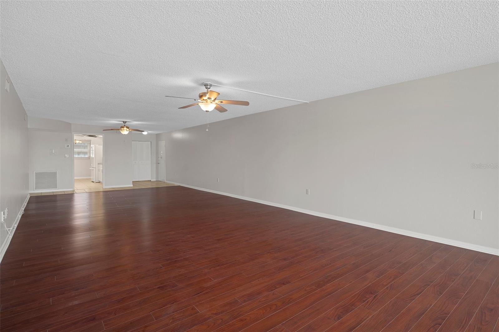Listing photo id 23 for 5980 Shore Boulevard S 312