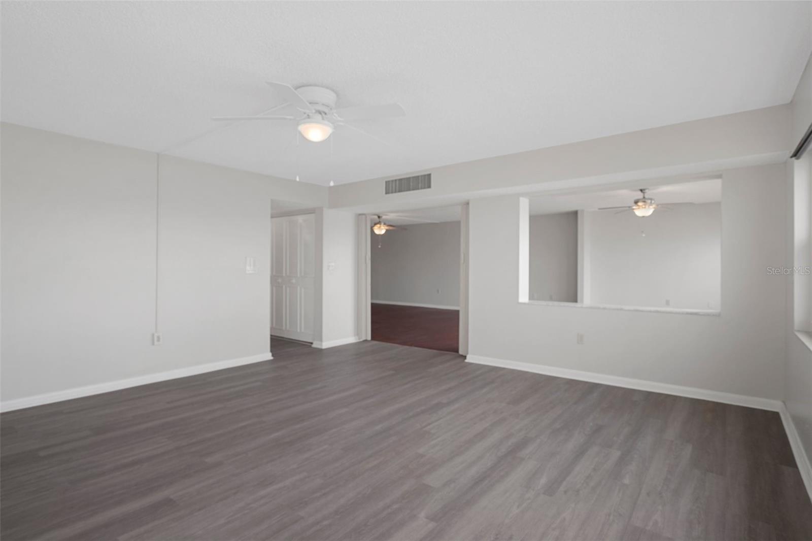 Listing photo id 30 for 5980 Shore Boulevard S 312