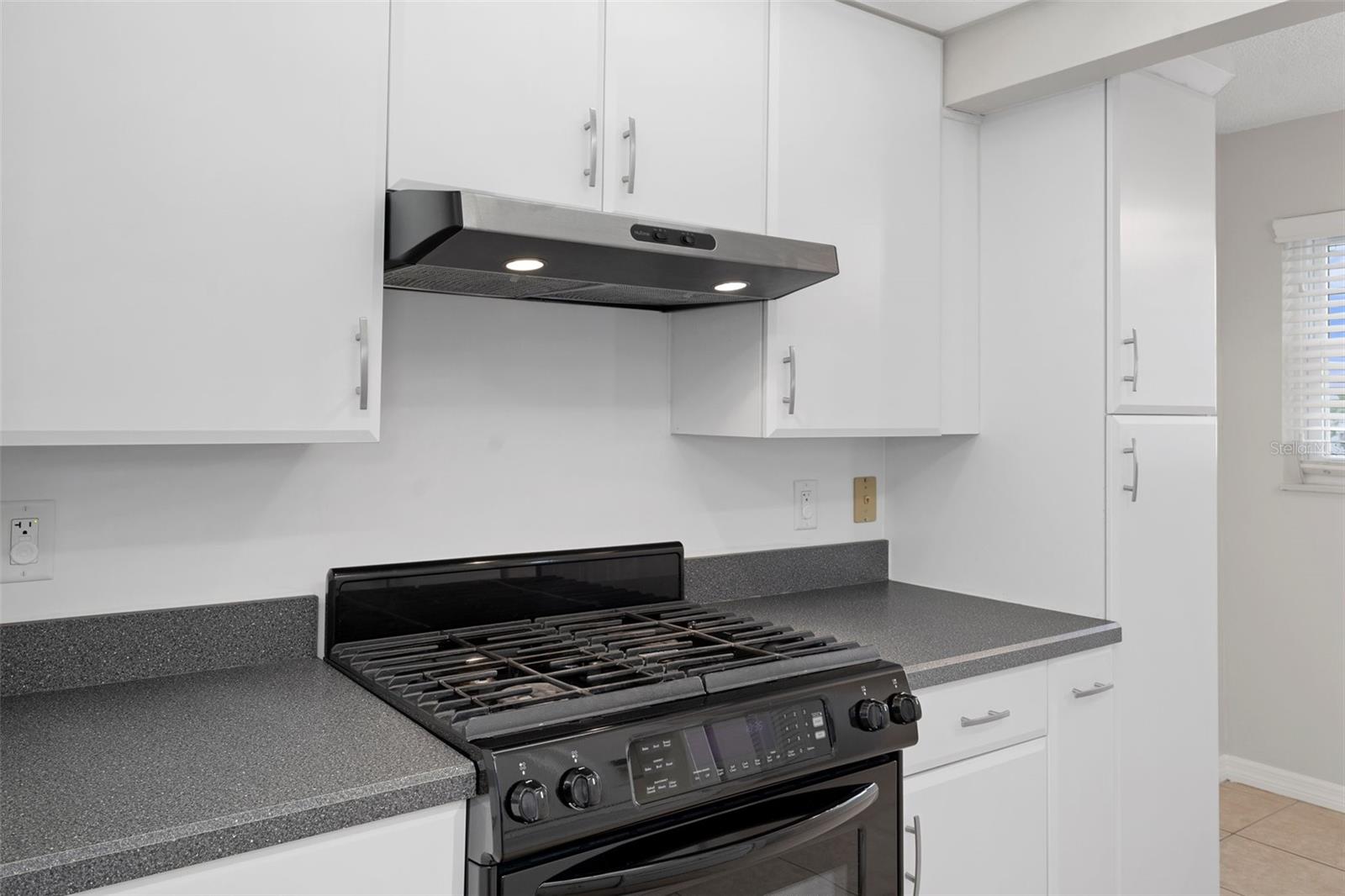 Listing photo id 34 for 5980 Shore Boulevard S 312