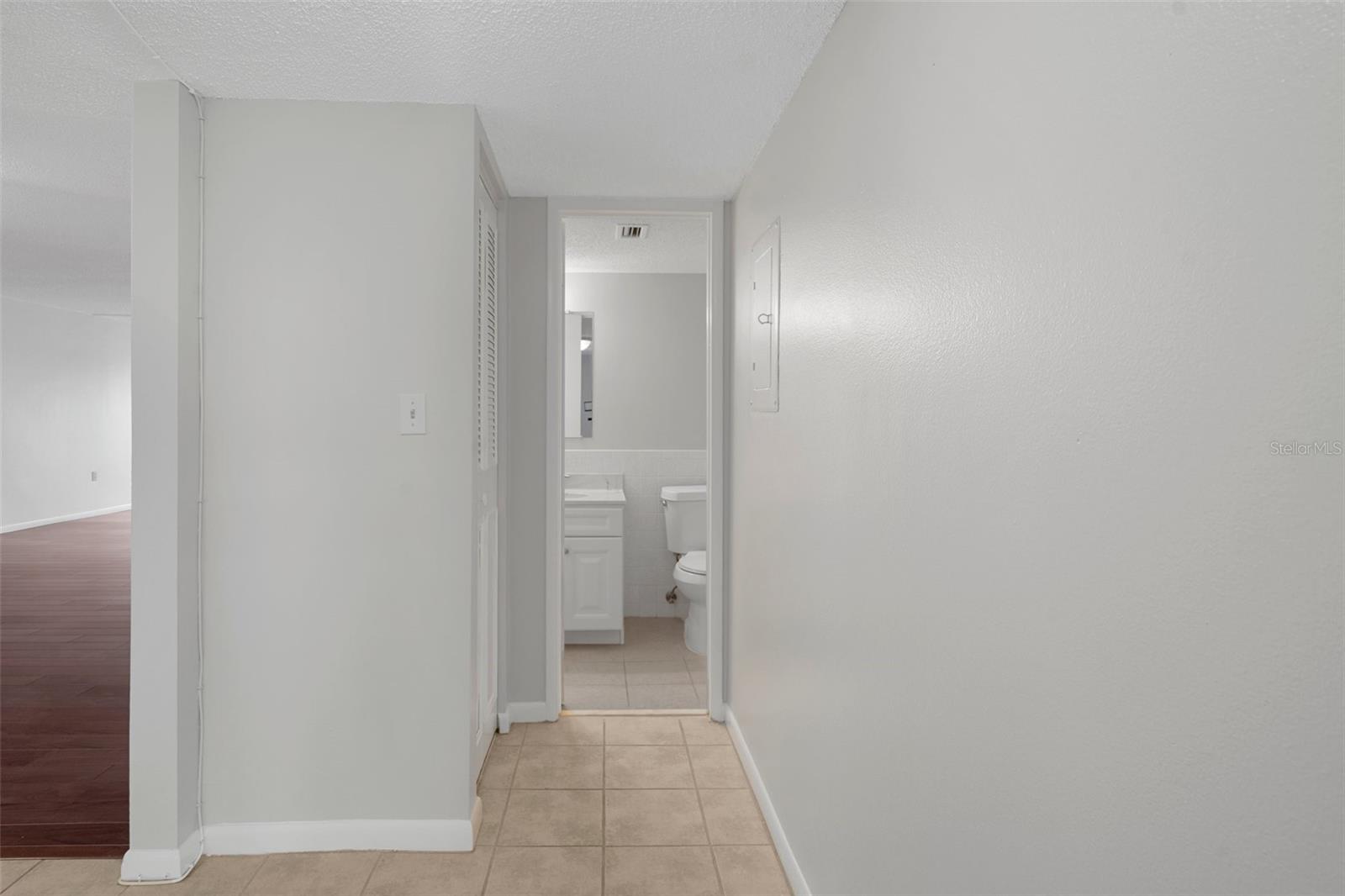 Listing photo id 41 for 5980 Shore Boulevard S 312