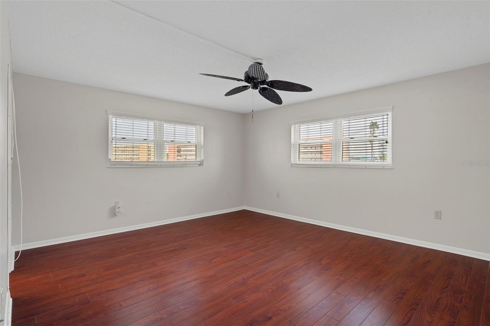 Listing photo id 44 for 5980 Shore Boulevard S 312