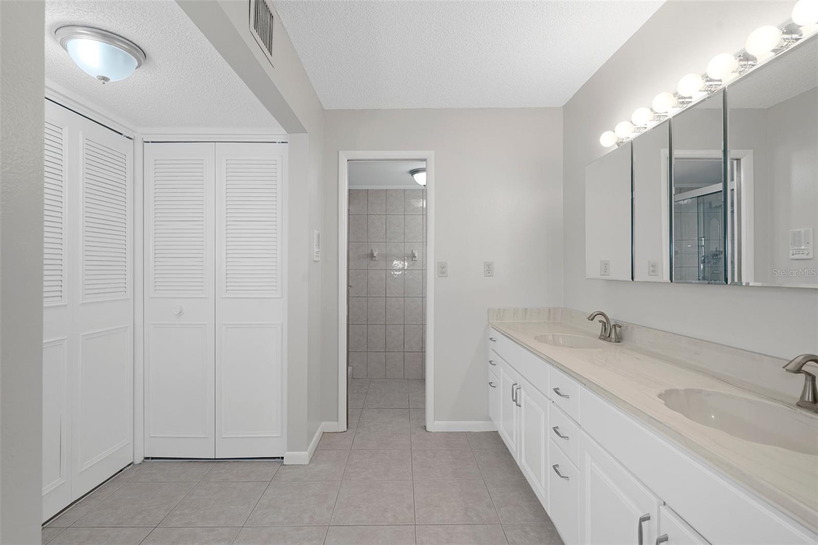 Listing photo id 47 for 5980 Shore Boulevard S 312