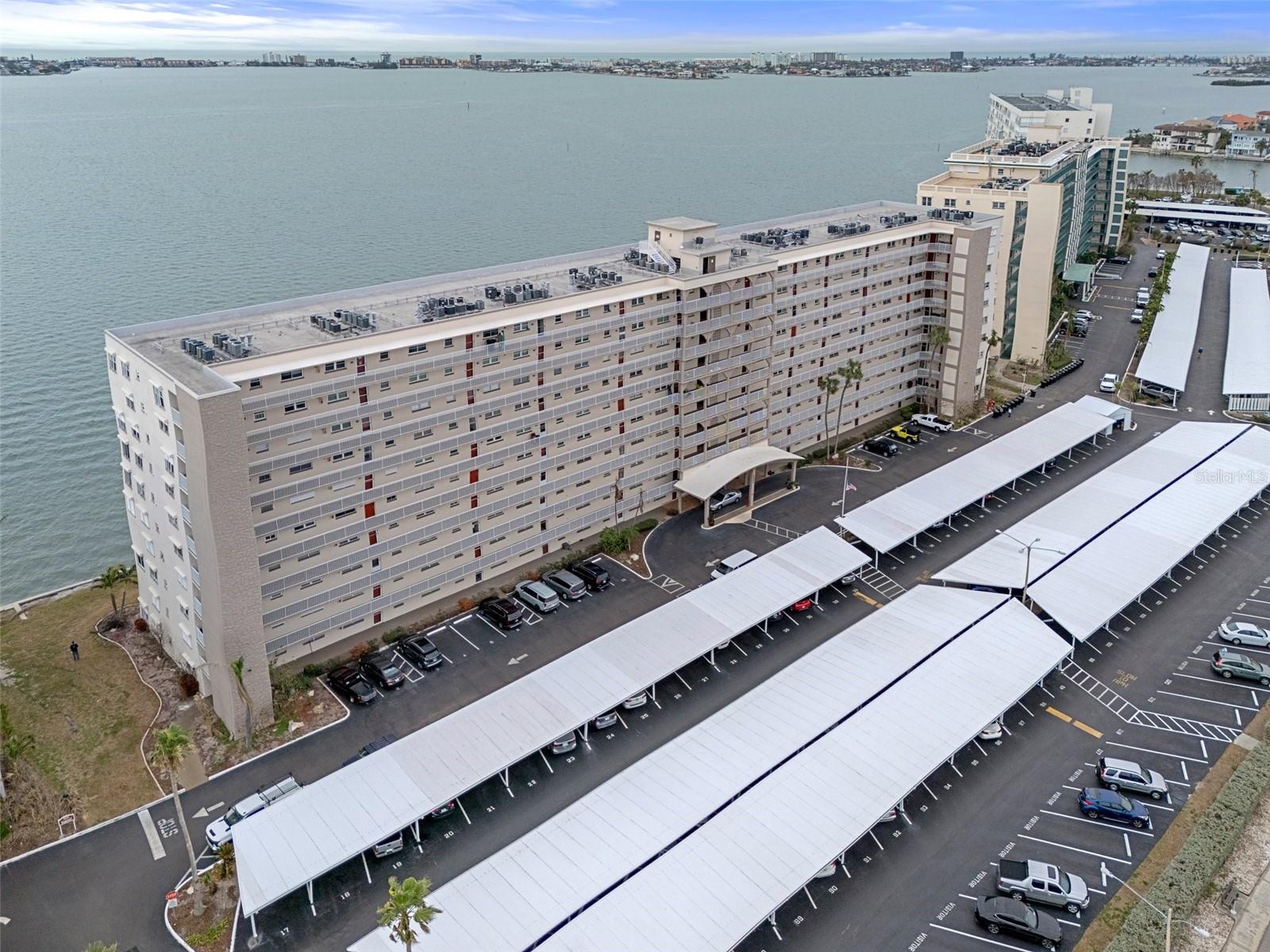Listing photo id 3 for 5980 Shore Boulevard S 312
