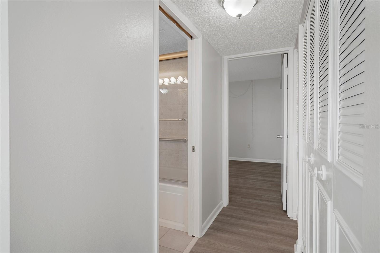 Listing photo id 54 for 5980 Shore Boulevard S 312