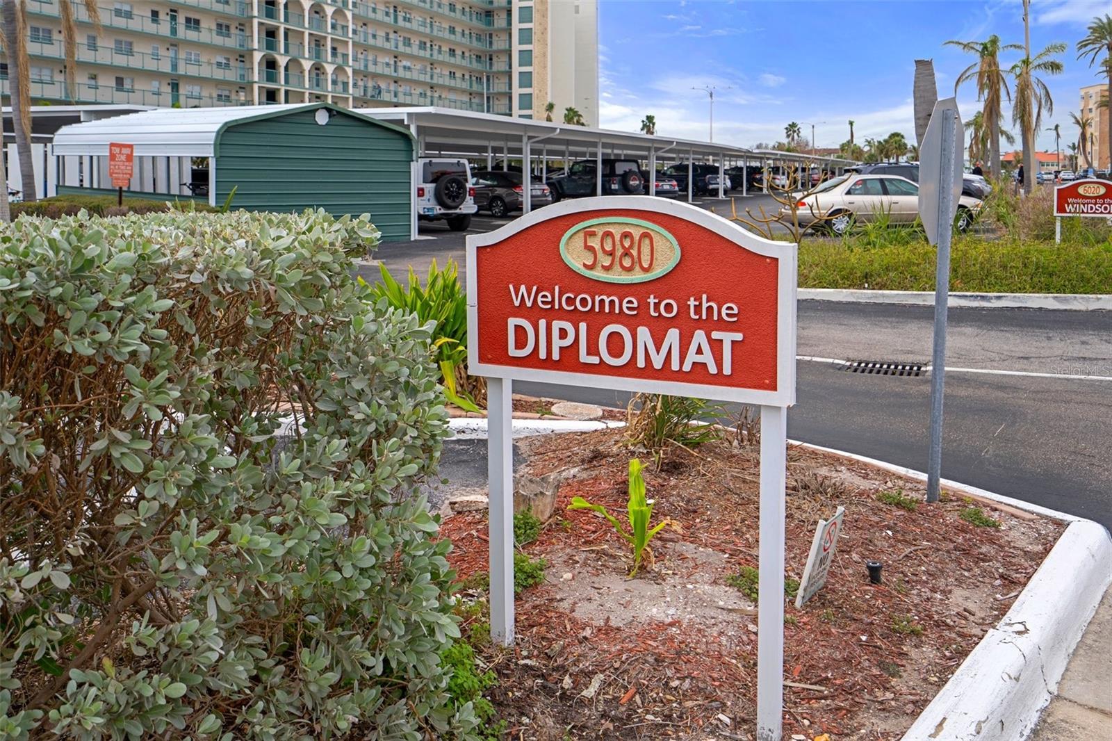 Listing photo id 66 for 5980 Shore Boulevard S 312