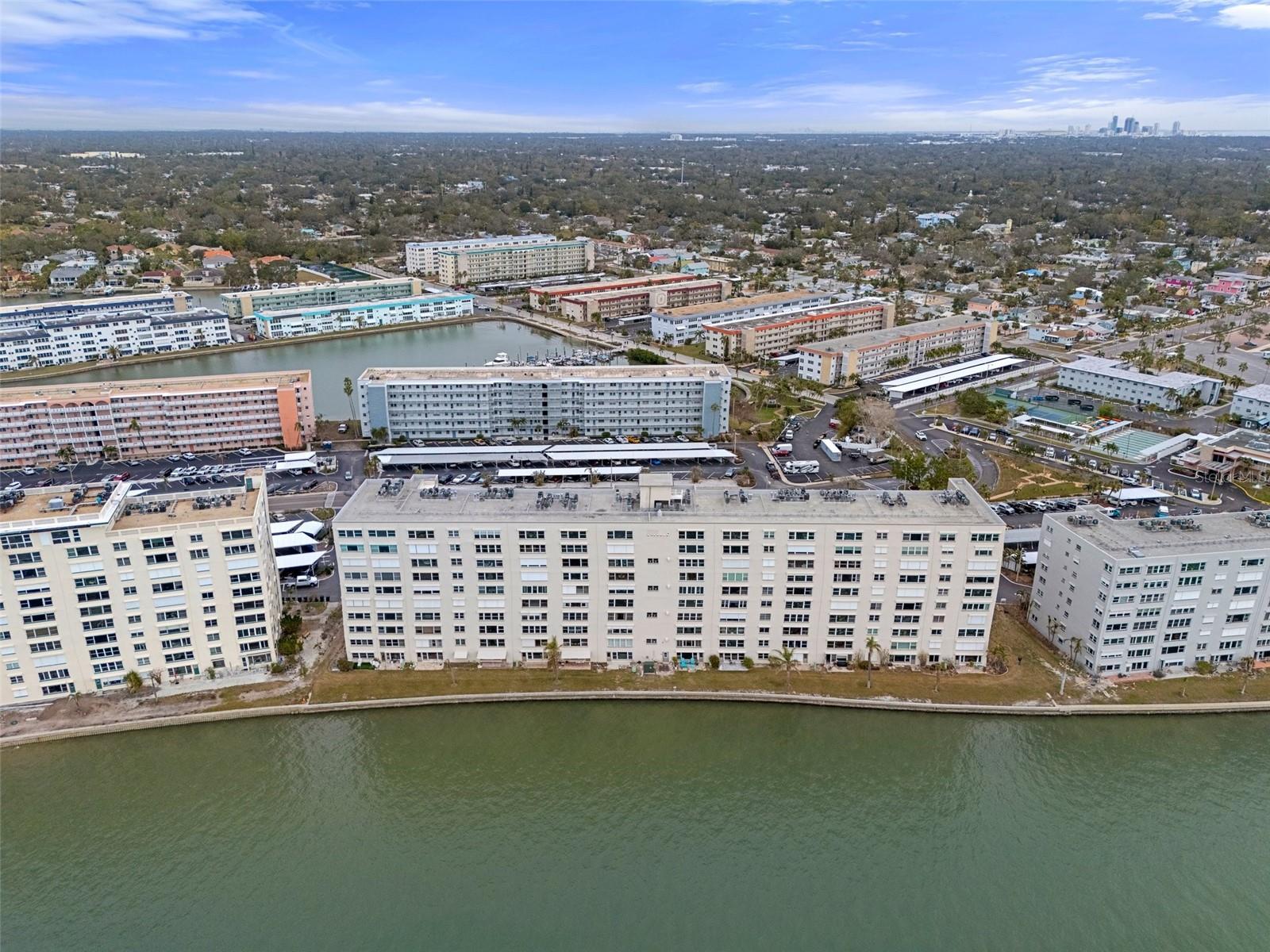 Listing photo id 5 for 5980 Shore Boulevard S 312