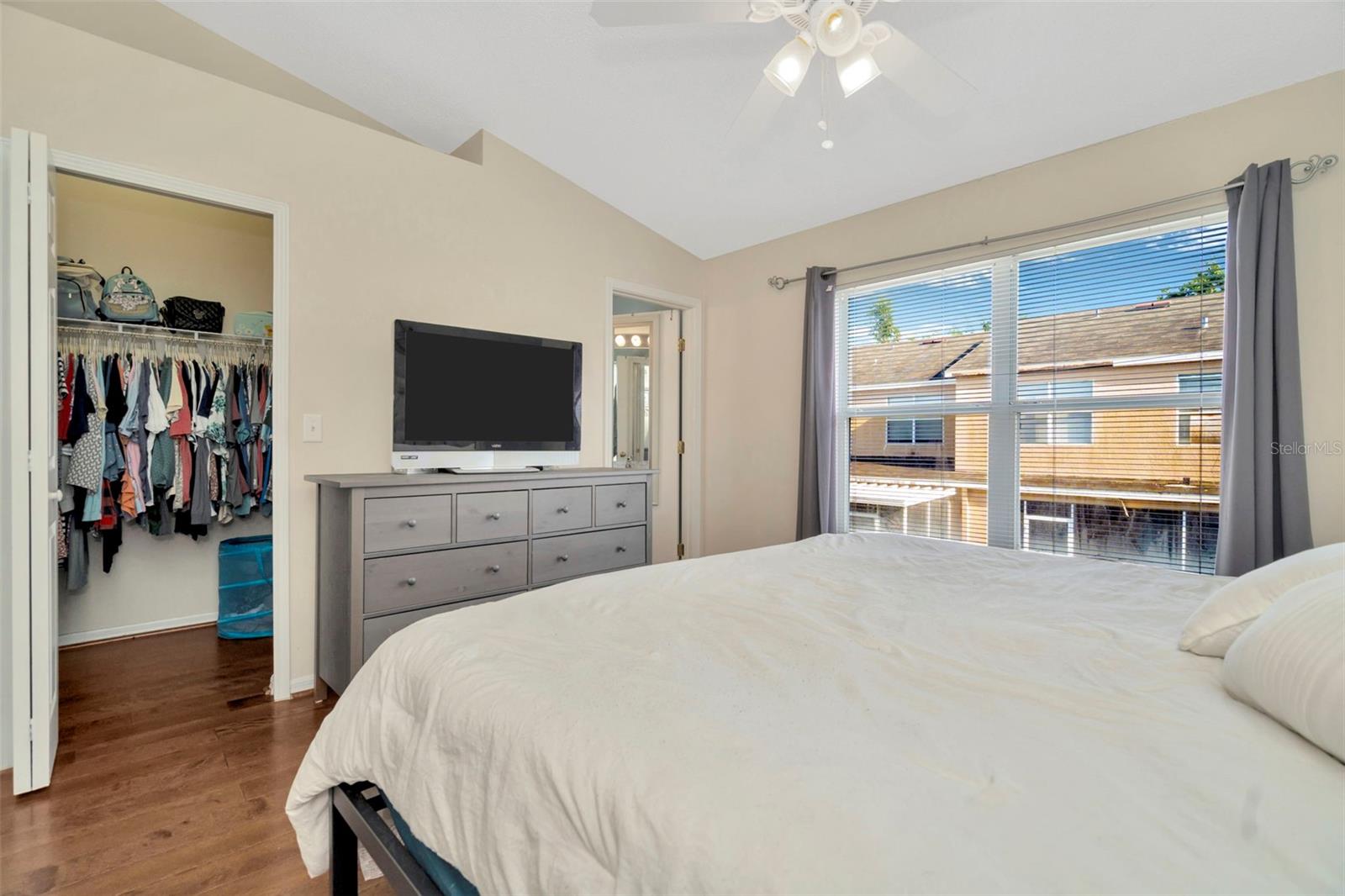 Listing photo id 17 for 30140 Barnaby Lane