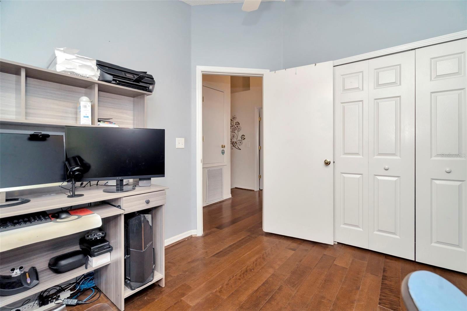Listing photo id 25 for 30140 Barnaby Lane