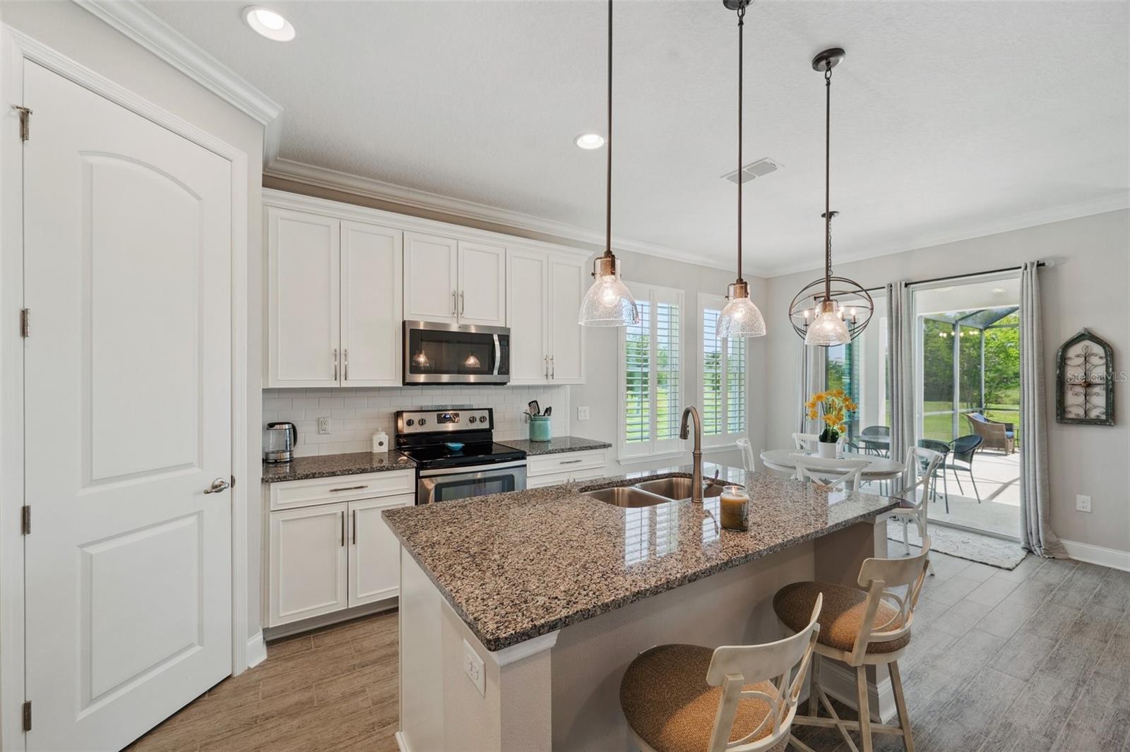Image 10 of 52 For 764 W Bayshore Dr
