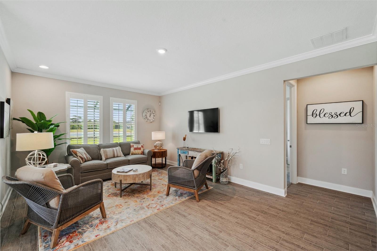 Image 11 of 52 For 764 W Bayshore Dr