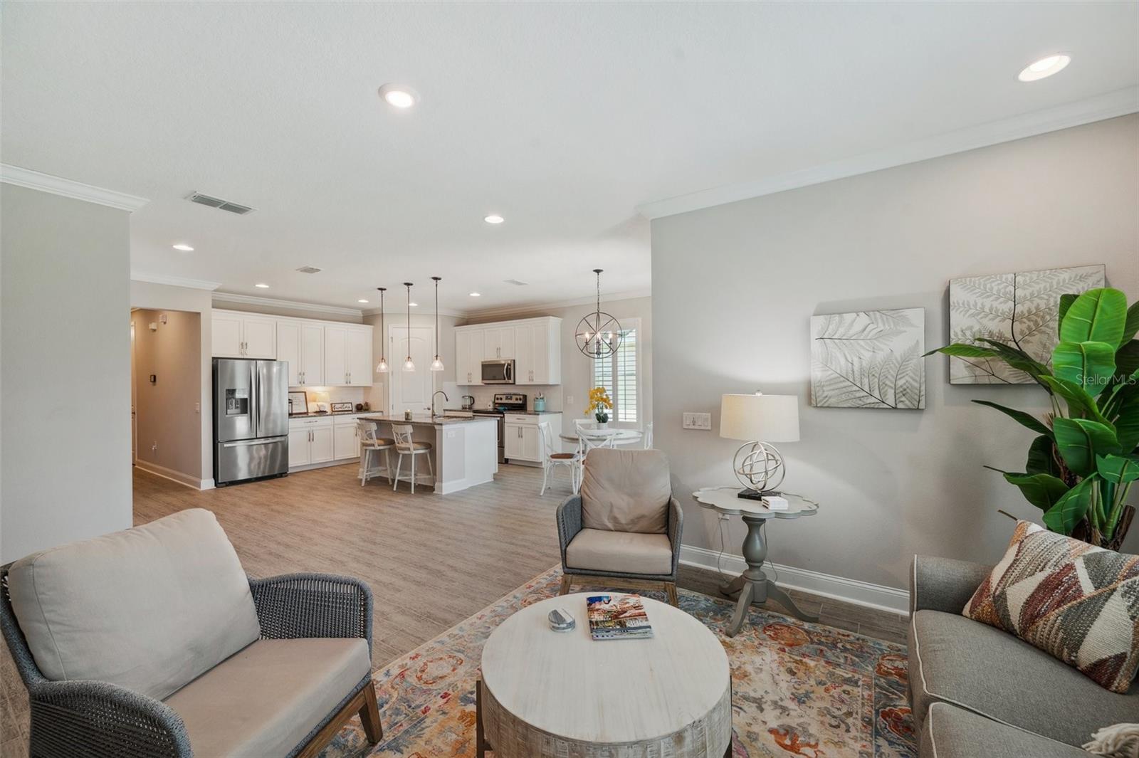 Image 14 of 52 For 764 W Bayshore Dr