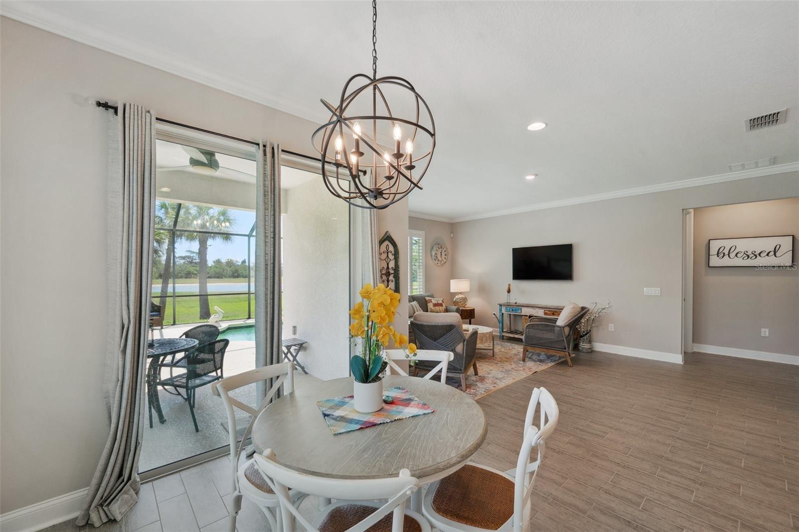 Image 15 of 52 For 764 W Bayshore Dr