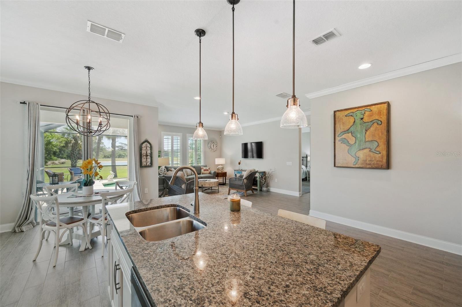Image 16 of 52 For 764 W Bayshore Dr