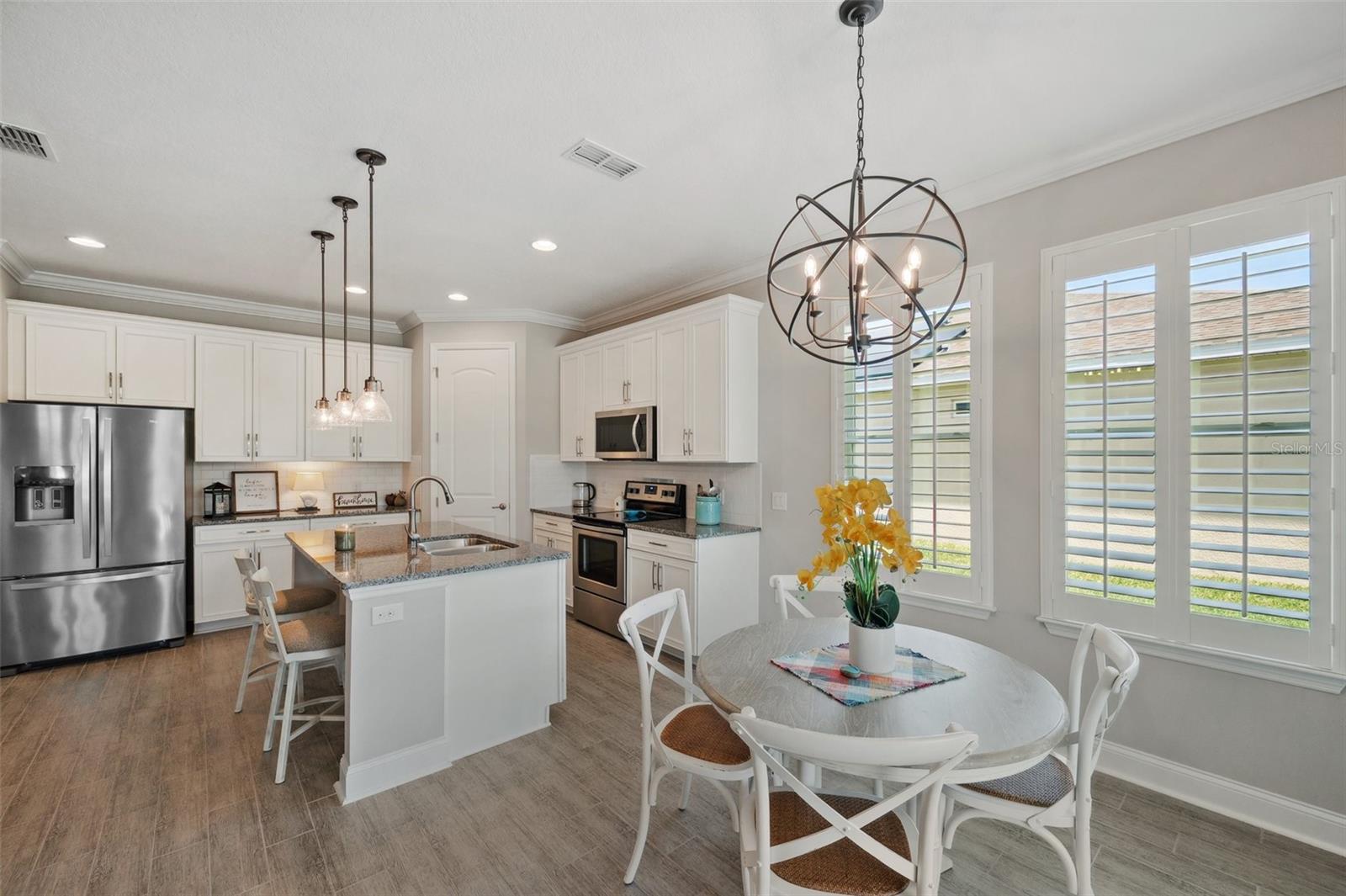 Image 17 of 52 For 764 W Bayshore Dr