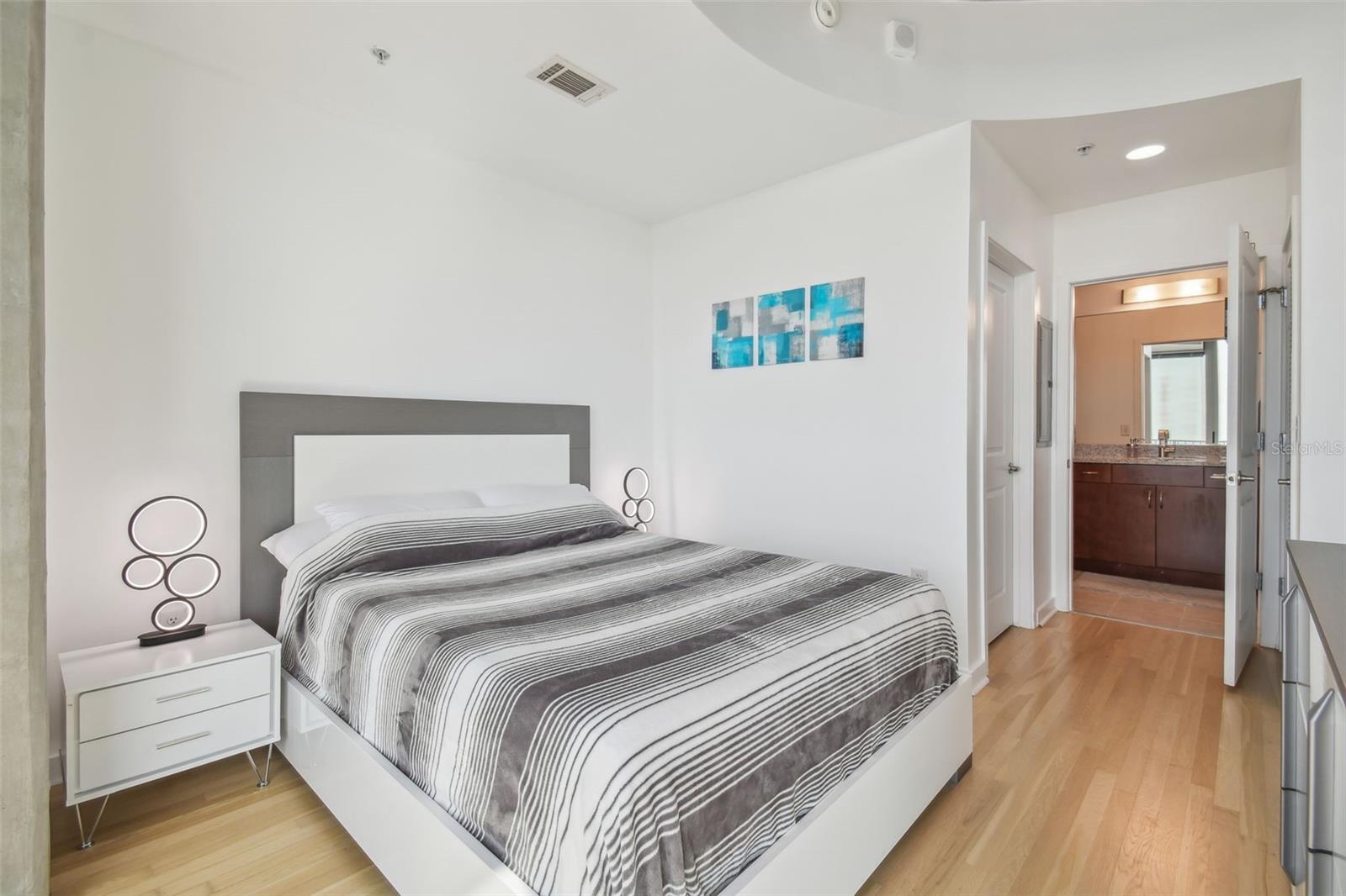 Image 16 of 76 For 777 Ashley Drive 3009