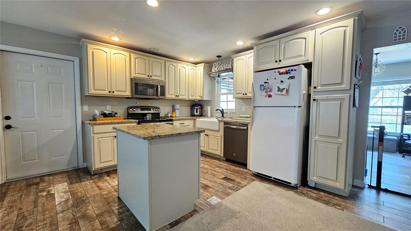 Image 4 of 41 For 39772 Meadowood Loop